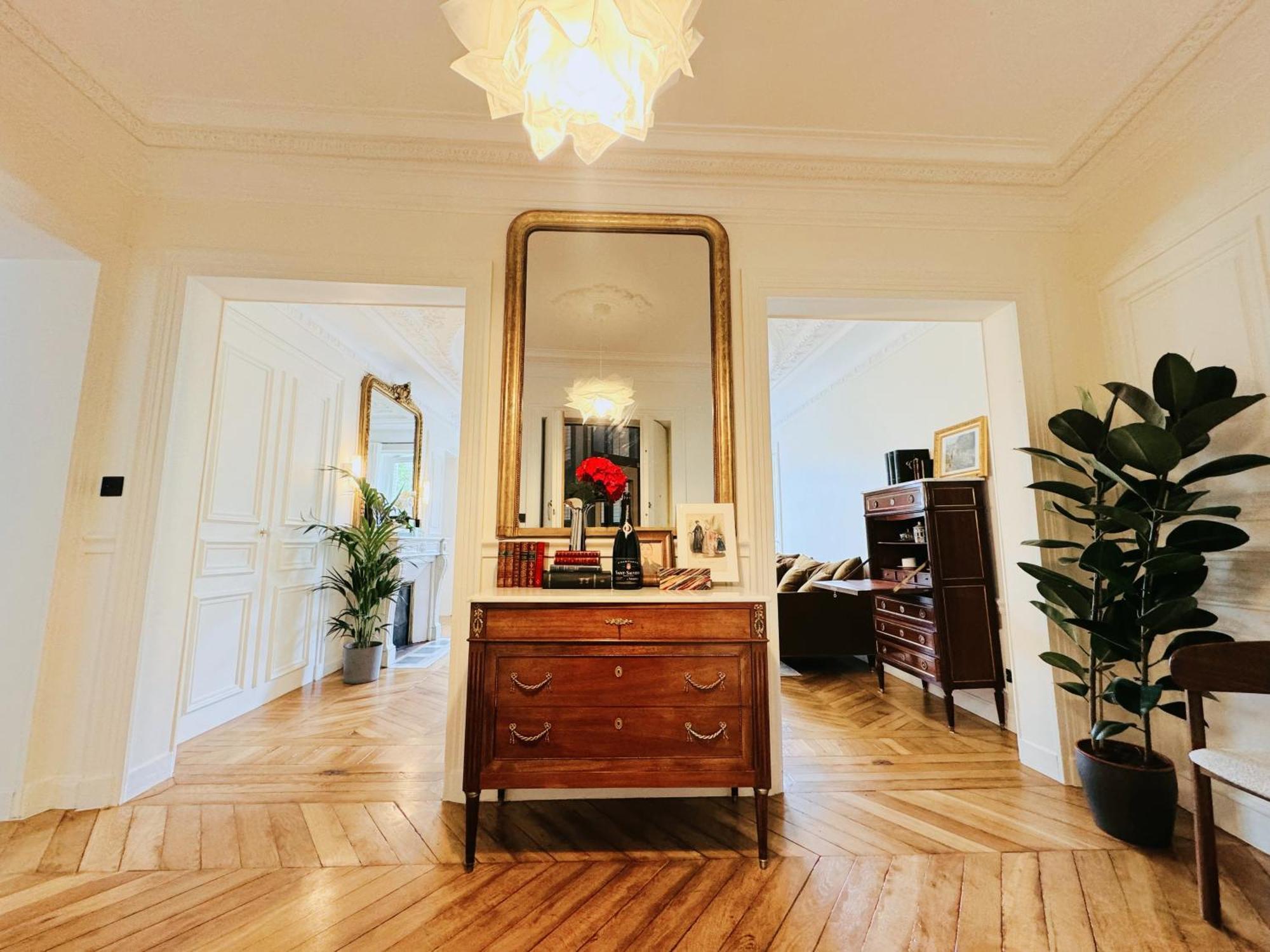 Apartment 3 Bedrooms In Marais *