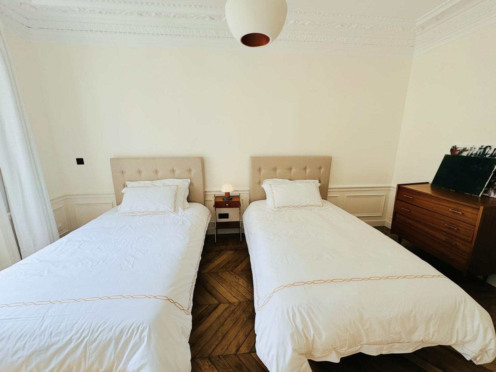 3 Bedrooms In Marais Apartment